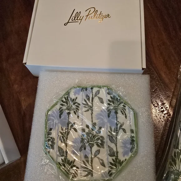 Lilly Pulitzer Green and Blue Dining Bar Set - Picture 3 of 6